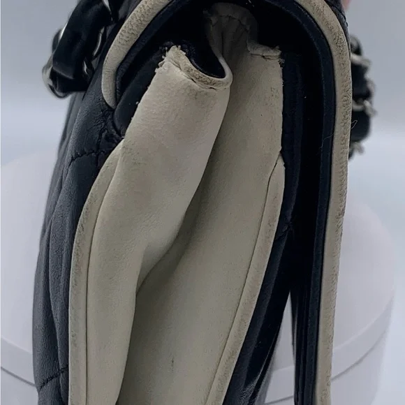 Chanel Divine Flap Handbag Black and White Quilted Leather - Picture 4 of 13